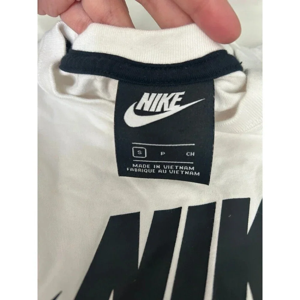 Nike Women’s Swoosh Graphic Crop Top Tee Size Small Black White